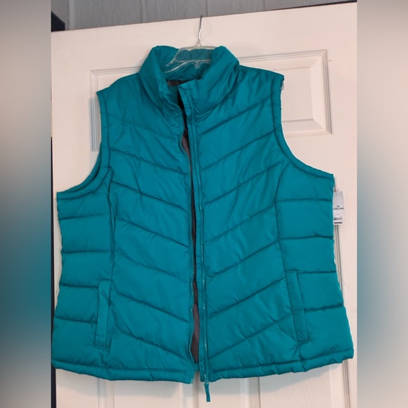 Faded Glory Women's Turquoise Puffer Vest 3X
Side slit pockets. Front zipper. - Picture 1 of 8